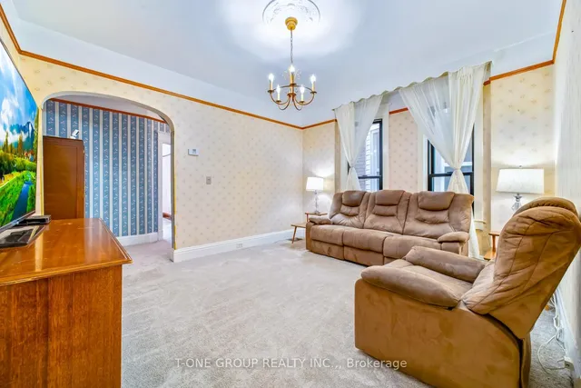 Additional image 11 of 221 Christie St