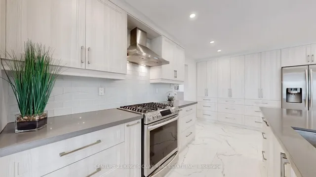 Additional image 16 of 54 Garnier Crt