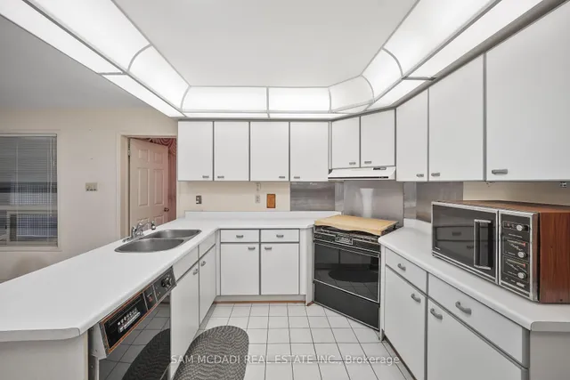 Additional image 11 of 7 Vogue Cres