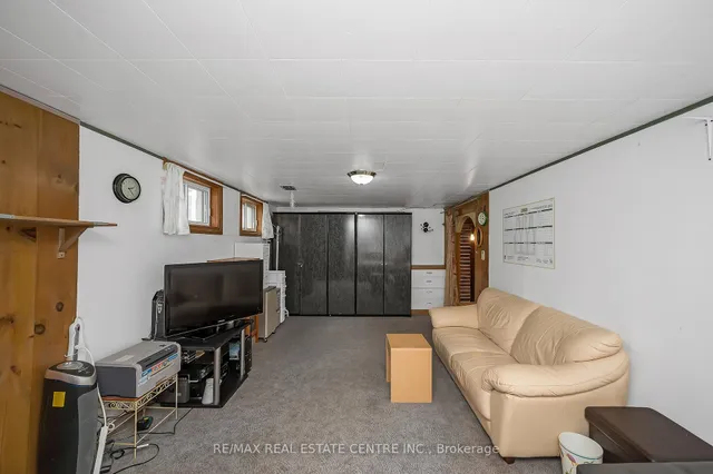 Additional image 24 of 676 Upper Wentworth St