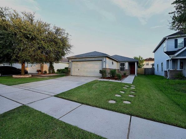 18927 Remington Bend Dr, Houston, TX 77073