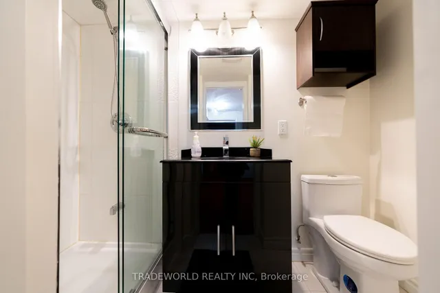 Additional image 42 of 18 Carl Cres