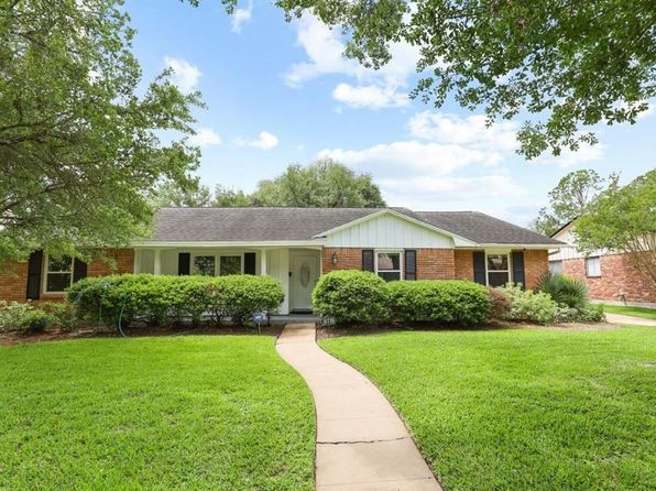 10719 Burgoyne Rd, Houston, TX 77042