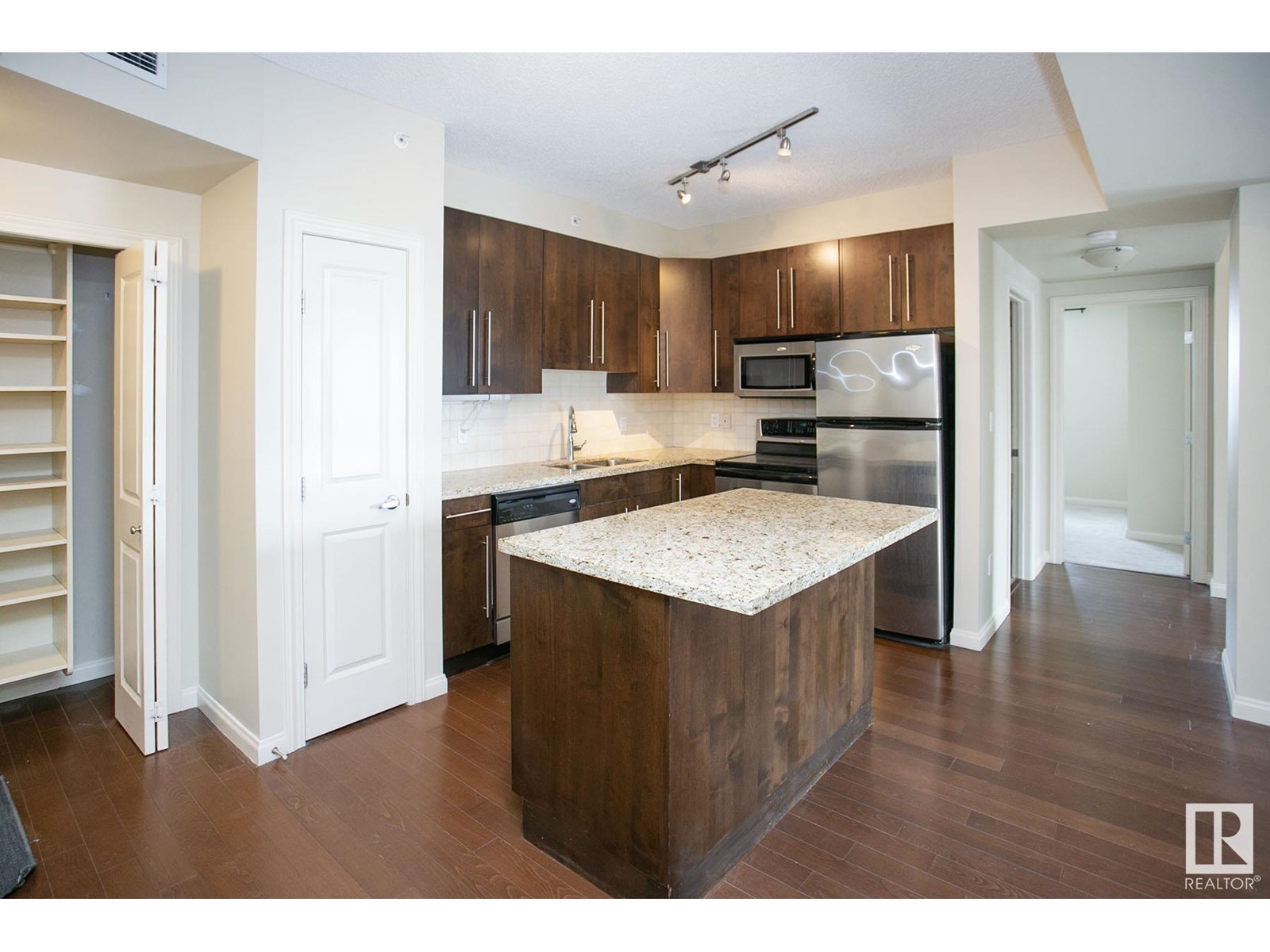 #303 9819 104 ST NW|Edmonton, Alberta T5K0Y8