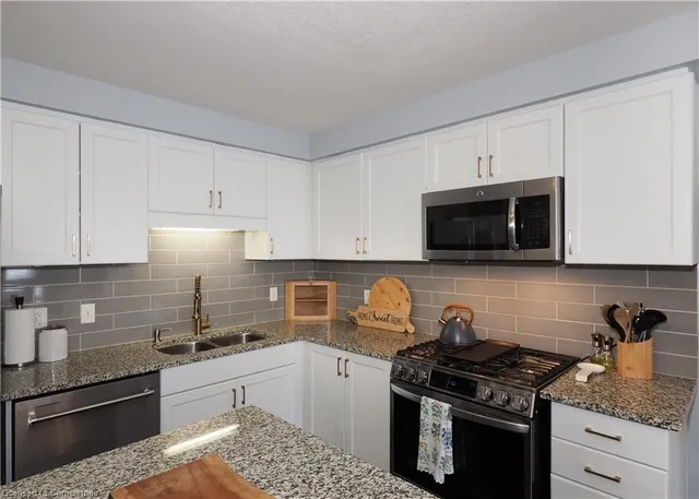 Additional image 15 of 1989 Ottawa St Unit 11