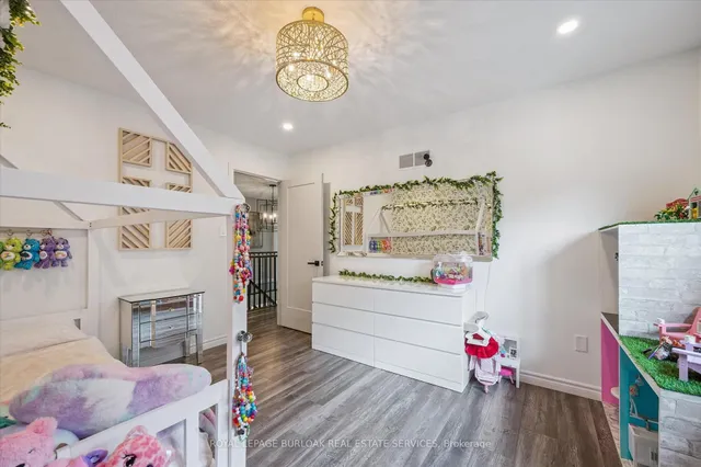 Additional image 34 of 38 Surrey Dr