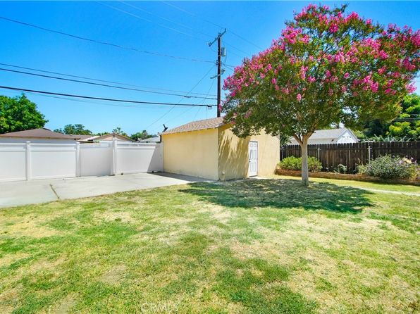 18003 Saticoy St, Reseda, CA 91335