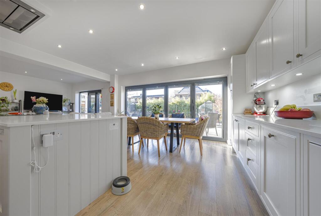 Additional image 23 of Bucknalls Drive, Bricket Wood, St. Albans