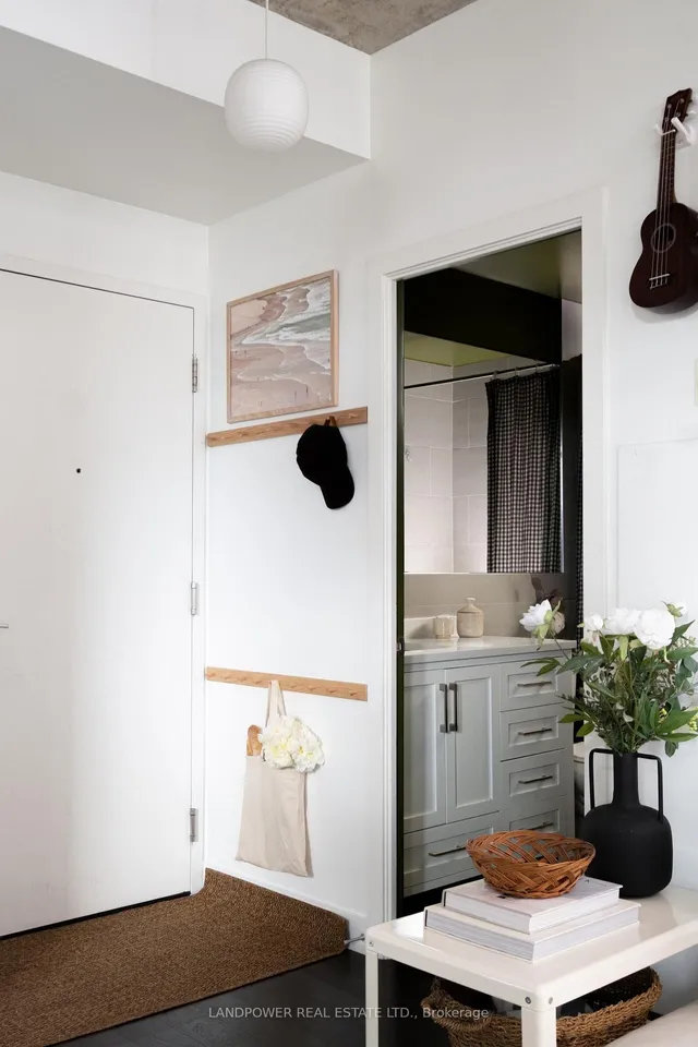 Additional image 4 of 1201 Dundas St Unit 302