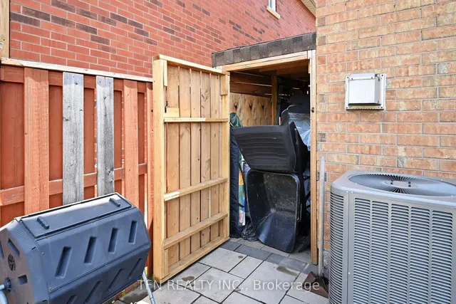 Additional image 43 of 851 Clemens Cres