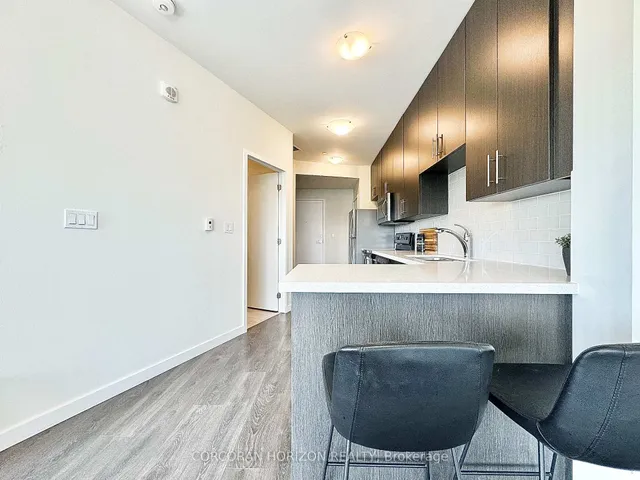 Additional image 8 of 690 KING St Unit 606