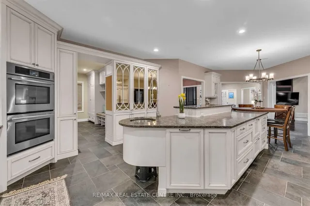 Additional image 19 of 11135 Menzies Crt