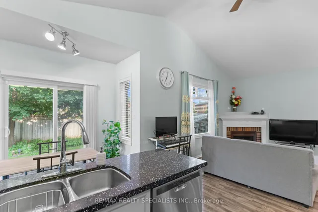 Additional image 12 of 17 Bushberry Rd