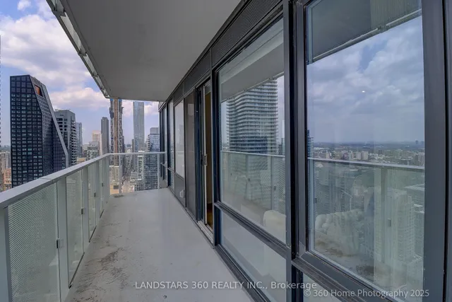 Additional image 26 of 501 Yonge St Unit 4202