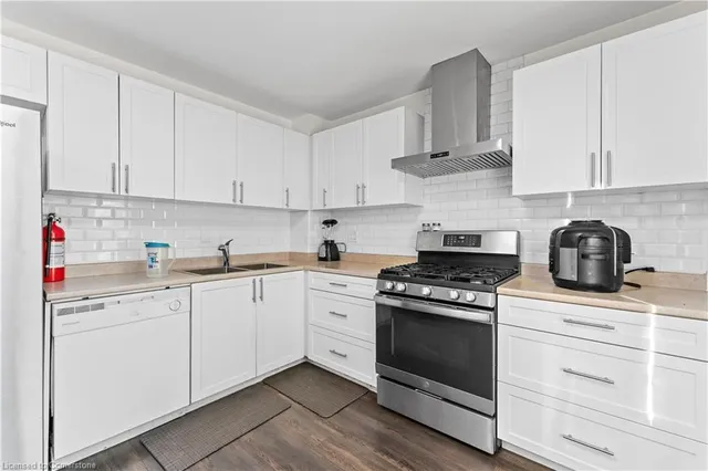 Additional image 22 of 900 Centralpark Dr Unit 115