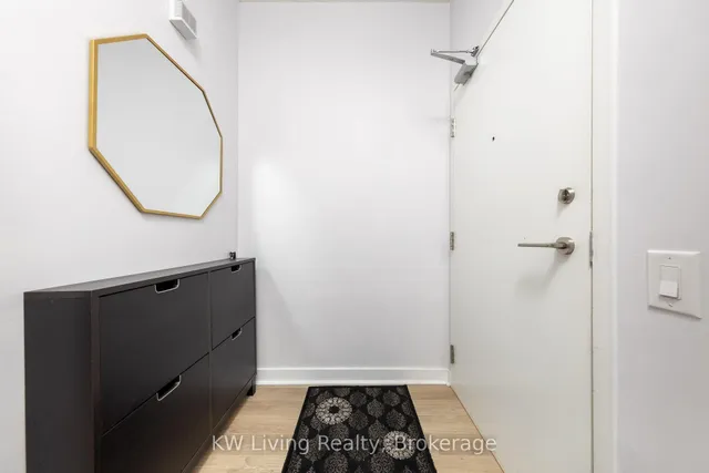 33 Singer Crt Unit 2702