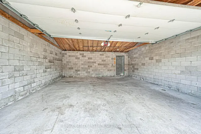 Additional image 45 of 914 Dovercourt Rd