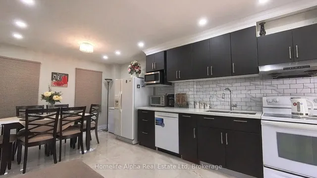 Additional image 11 of 3 Floribunda Cres