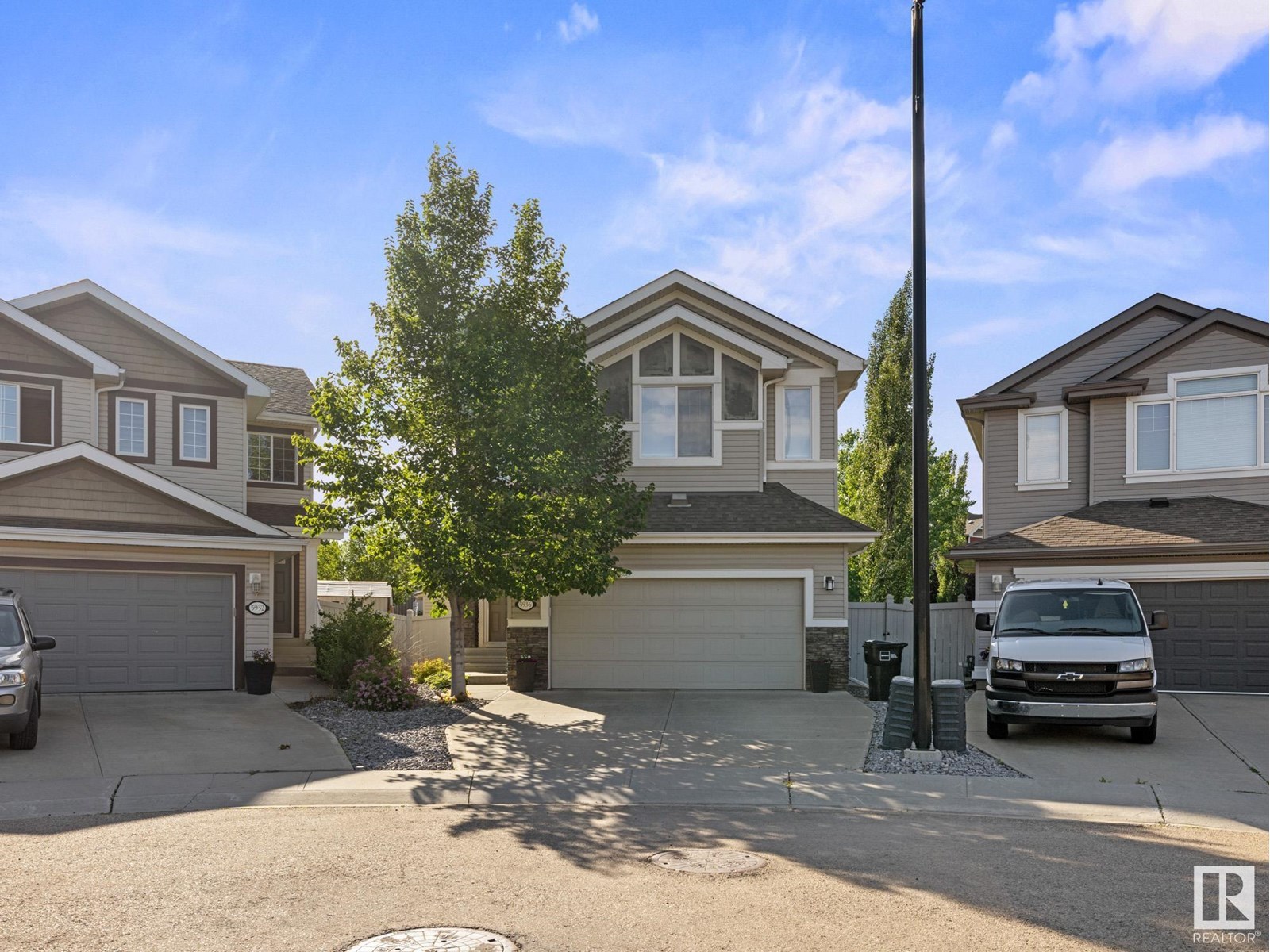 5936 208 ST NW|Edmonton, Alberta T6M0M1