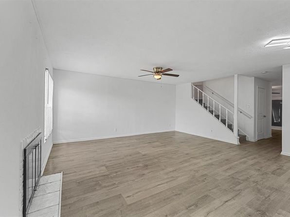 11887 Algonquin Dr, Houston, TX 77089