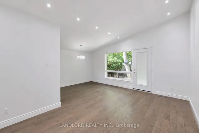 Additional image 24 of 34 Lyncroft Dr