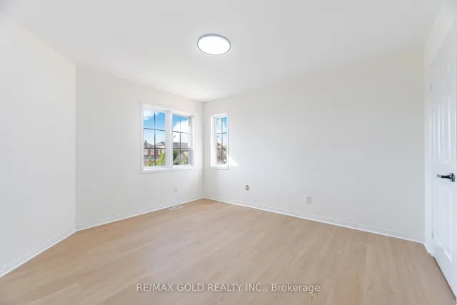 Additional image 33 of 32 Hollybush St