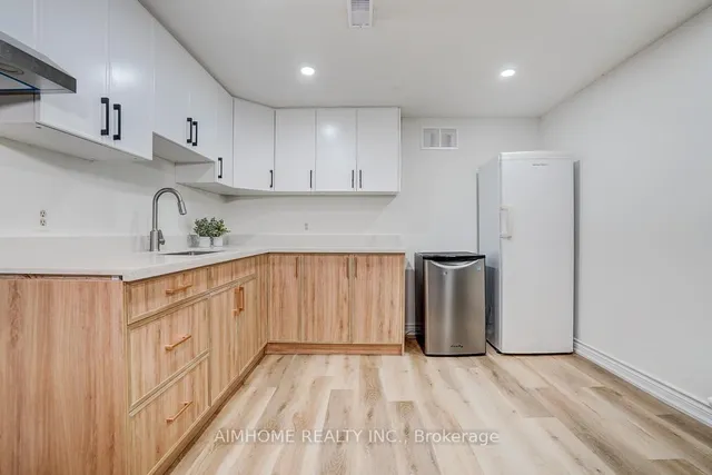 Additional image 32 of 238 KENT Cres