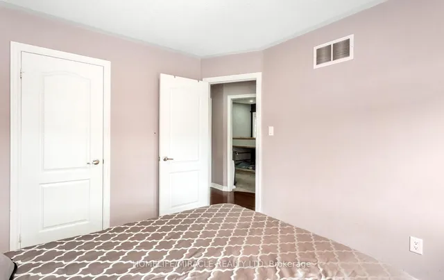 Additional image 36 of 45 Boundbrook Dr