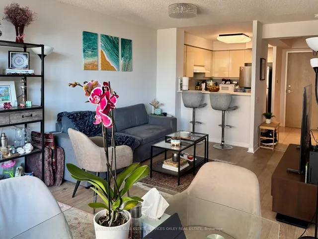 Additional image 6 of 942 Yonge St Unit 806