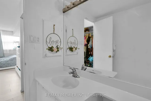 Additional image 25 of 8 Lisa St Unit 505