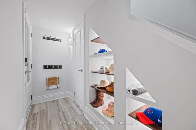 Additional image 32 of 47 Valentine Dr