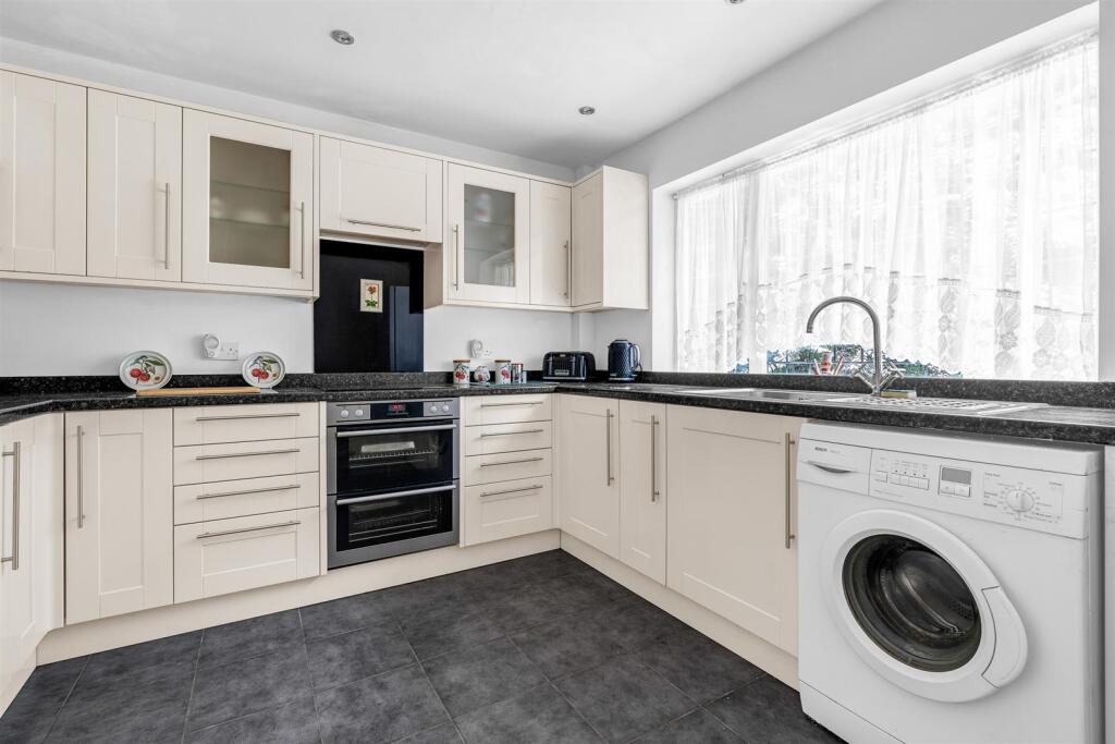 Additional image 24 of Broom Hill, Welwyn