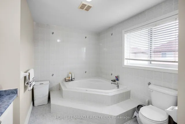 Additional image 26 of 24 Fauna Crt