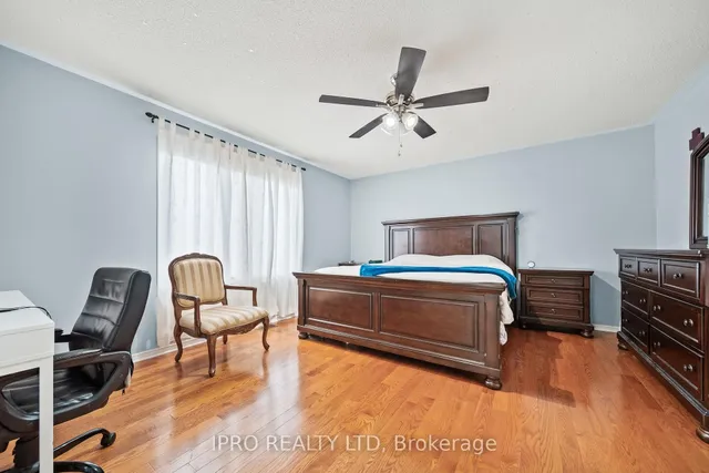 Additional image 27 of 14 Saddleback Sq