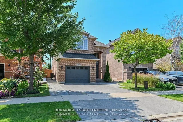 2498 Longridge Cres