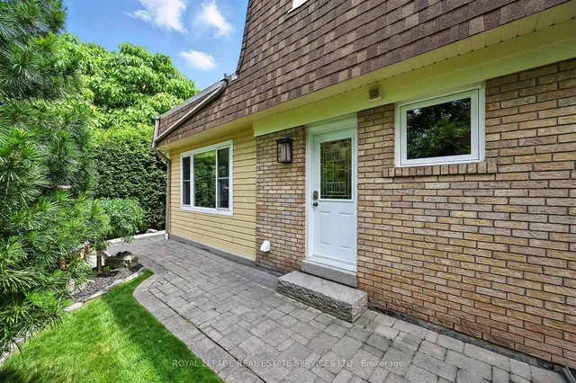 Additional image 40 of 4240 Dunvegan Rd