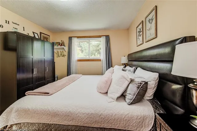 Additional image 23 of 170 Martinglen Cres