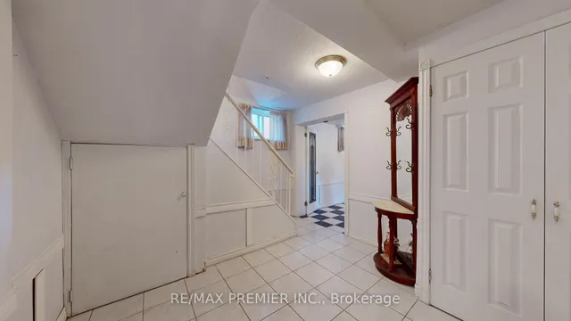 Additional image 24 of 574 Queens Dr