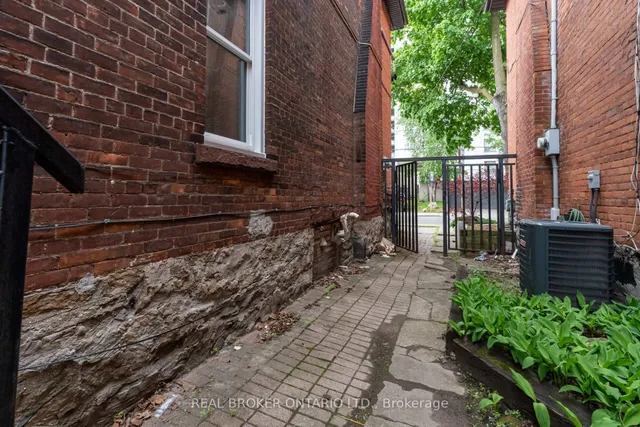 Additional image 38 of 55 Young St