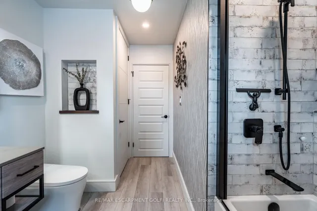 Additional image 13 of 62 Glenview Dr