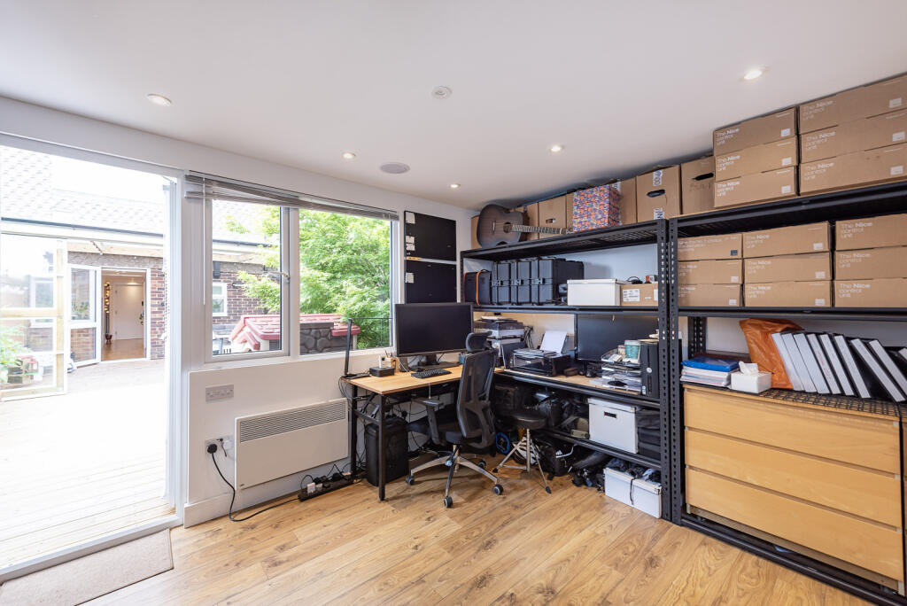 Additional image 16 of Bennetts Close, Colney Heath, St Albans, Hertfordshire, AL4