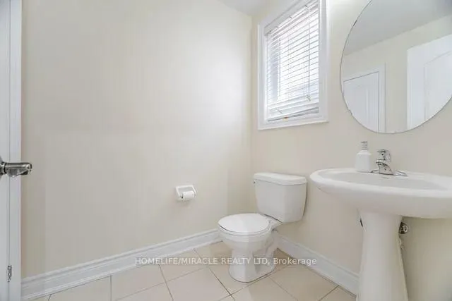 Additional image 20 of 2373 Rideau Dr