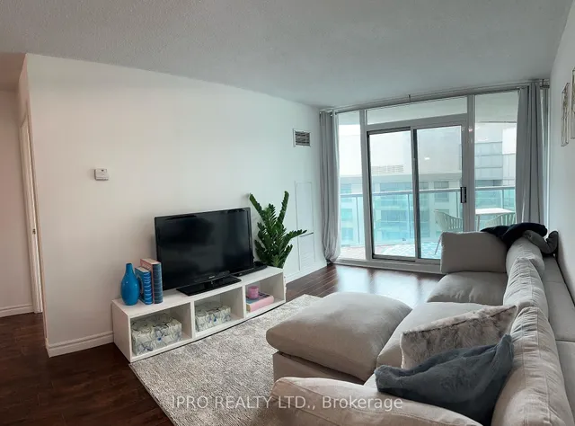 Additional image 2 of 30 Grand Trunk Cres Unit 2015