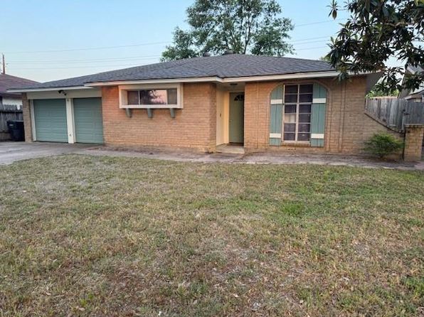 9410 Golden Wood Ln, Houston, TX 77086