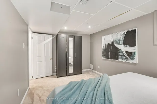 Additional image 27 of 31 Valecrest Ave