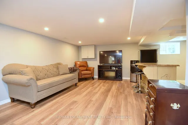 Additional image 27 of 45 Dunkirk Ave