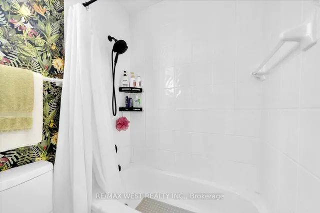 Additional image 17 of 35 Ormskirk Ave Unit 501