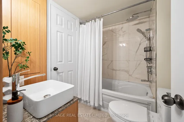 Additional image 29 of 232 St George St Unit 15