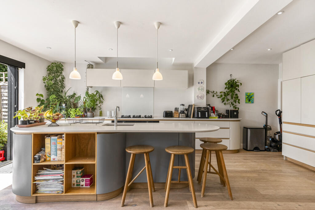 Additional image 4 of Kingshill Avenue, St. Albans, Hertfordshire, AL4