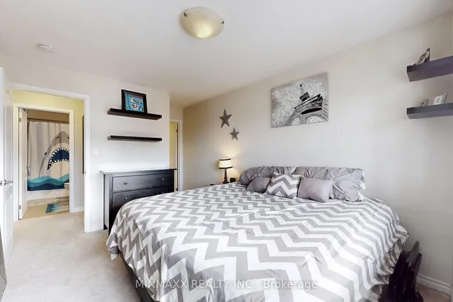 房产图片 37 - 300 Casson Pt